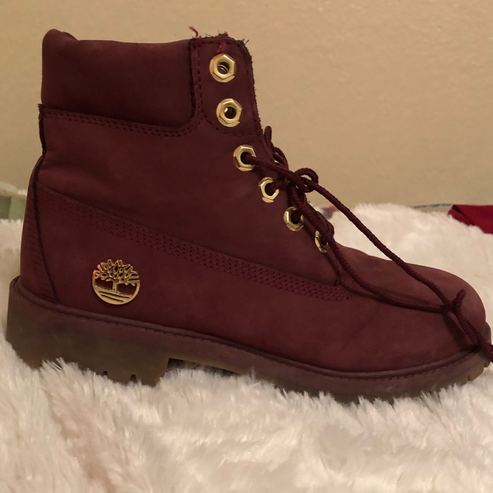 Maroon timberlands